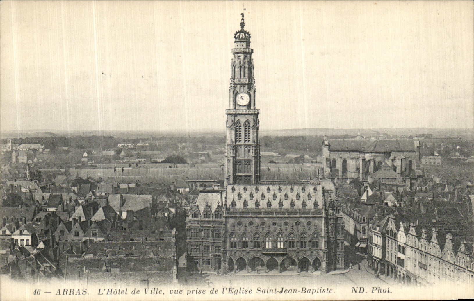 CPA Arras L Hotel de Ville vue de l Eglise Saint Jean Baptiste