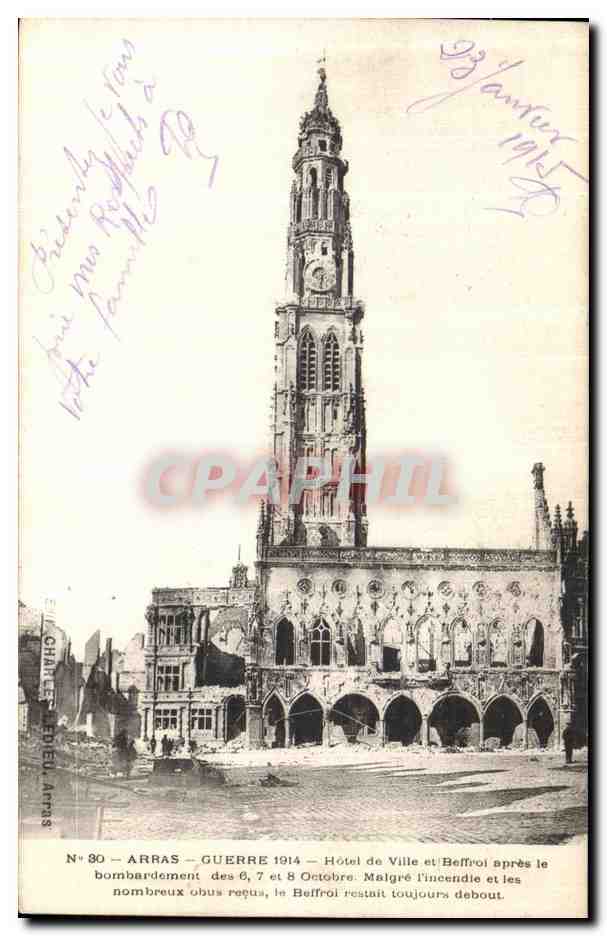 CPA Arras Guerre Hotel de Ville et Boffroi Militaria
