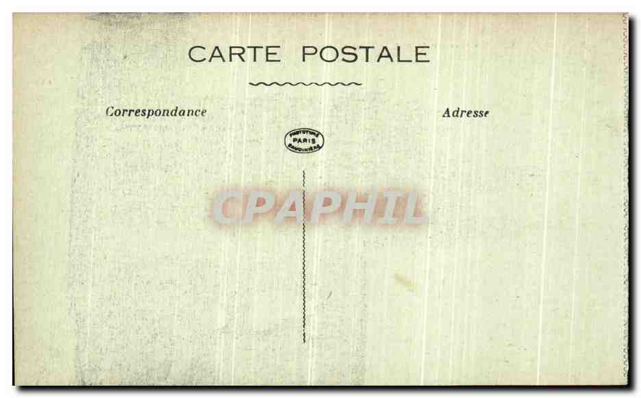 CPA Arras Un coin de la petite place Militaria — Verso