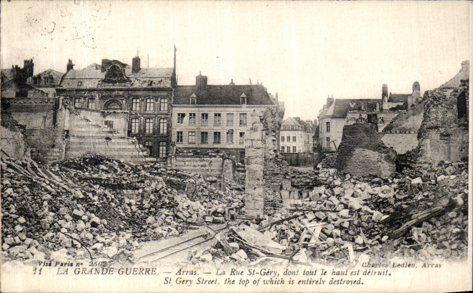 CPA Arras La Grande Guerre La Rue St Gery Militaria