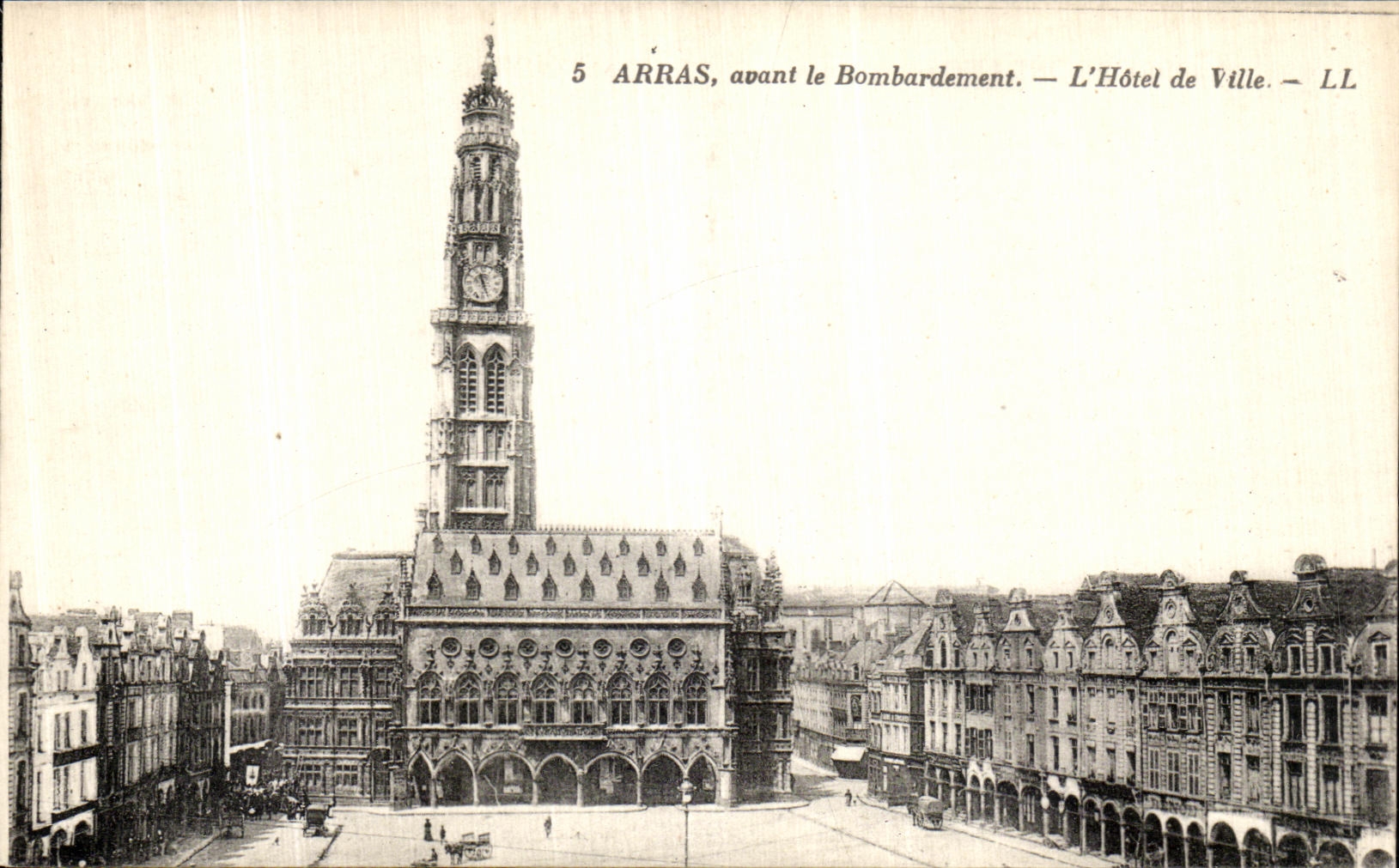 Arras, avant le Bombardement — L'Hôtel de Ville — LL