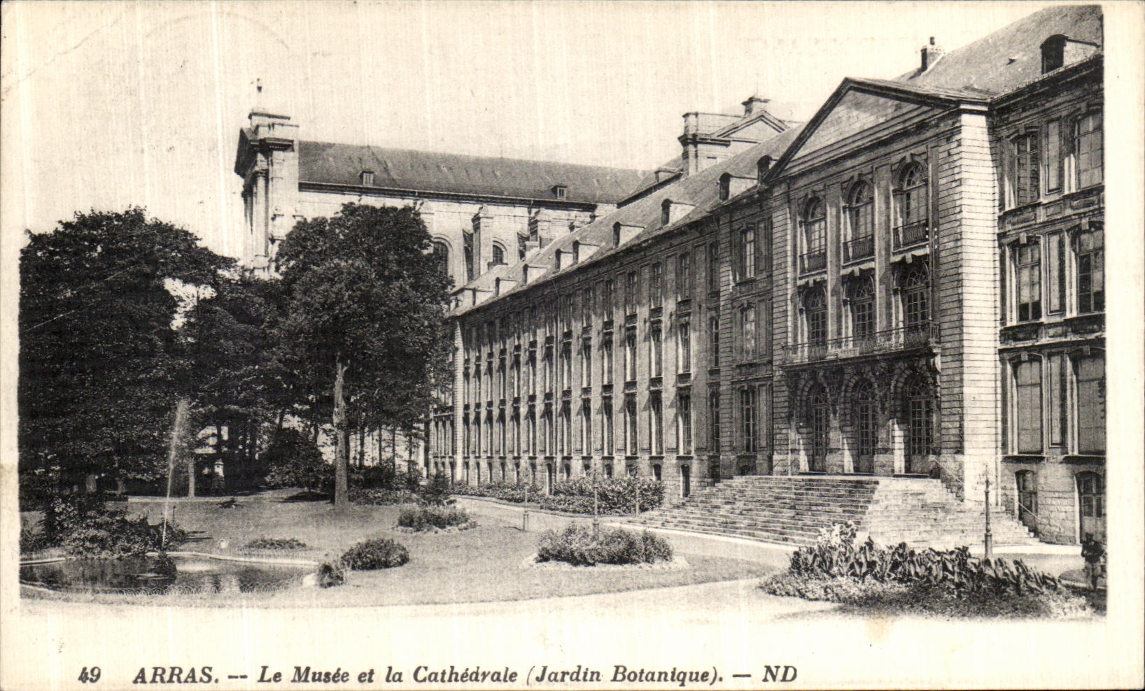 CPA Arras Le Musee et la Cathedrale Jardin botanique
