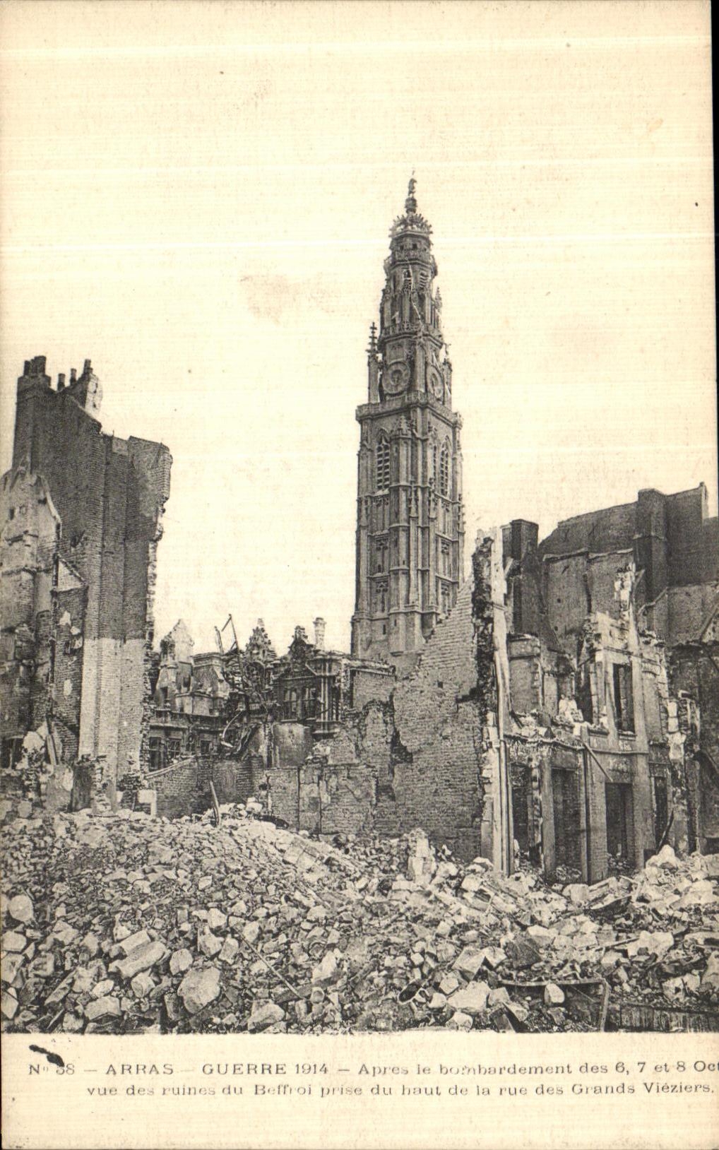 CPA Arras Guerre Apres le bombardement Beffroi Militaria