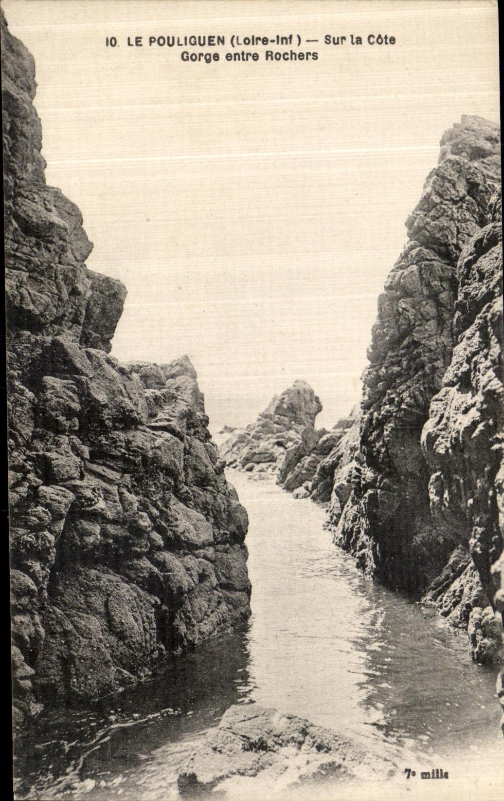CPA Le Pouliguen Sur La Cote Gorge entre Rochers