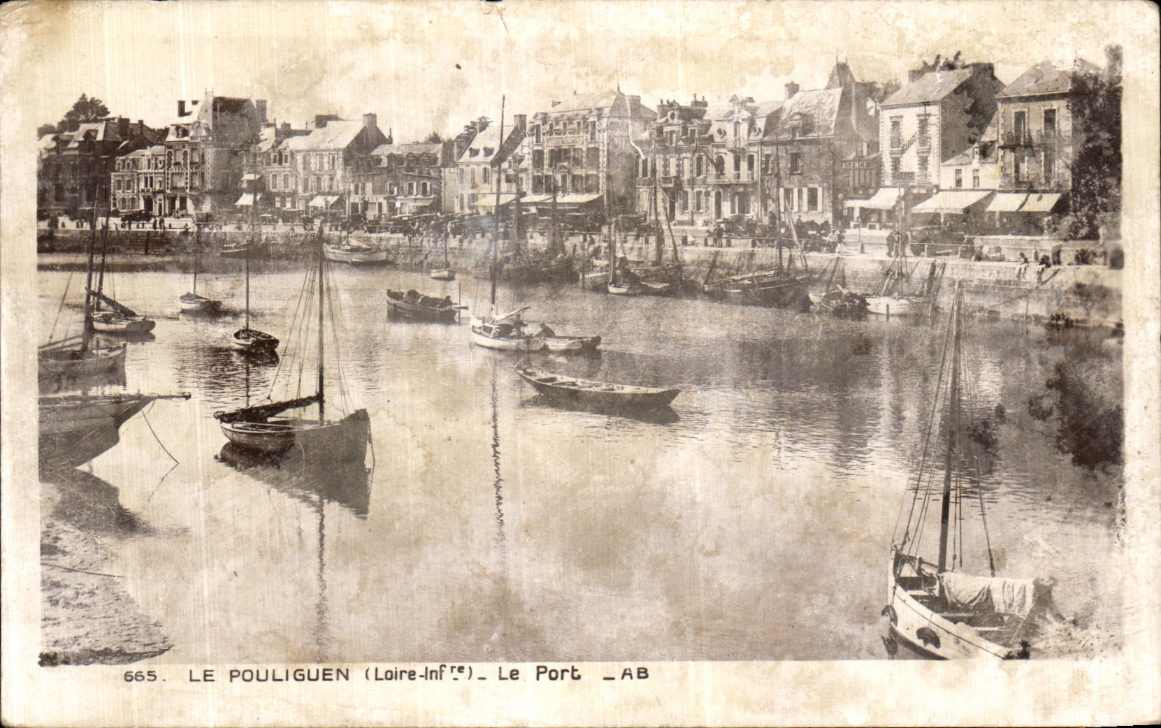 CPA Le Pouliguen Le Port Bateaux