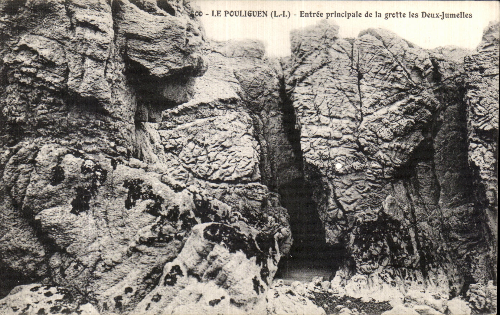 CPA Le Pouliguen Entree Principale de la Grotte les Deux Jumelles