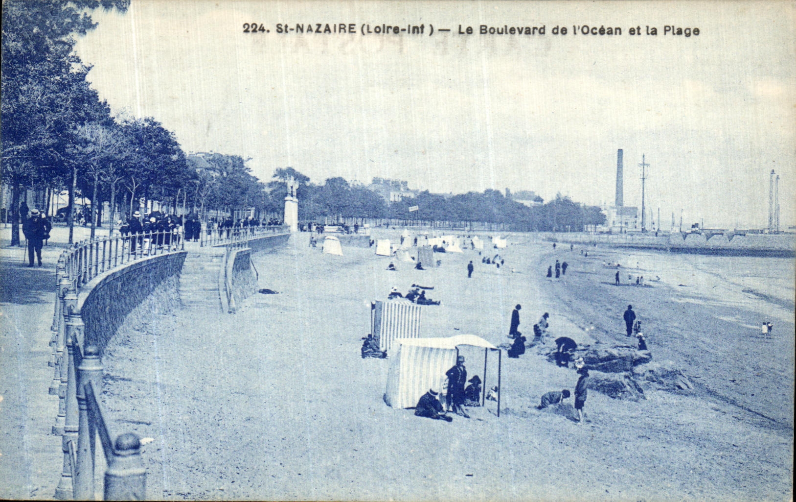 CPA Saint Nazaire Le Boulevard de l Ocean et la Plage