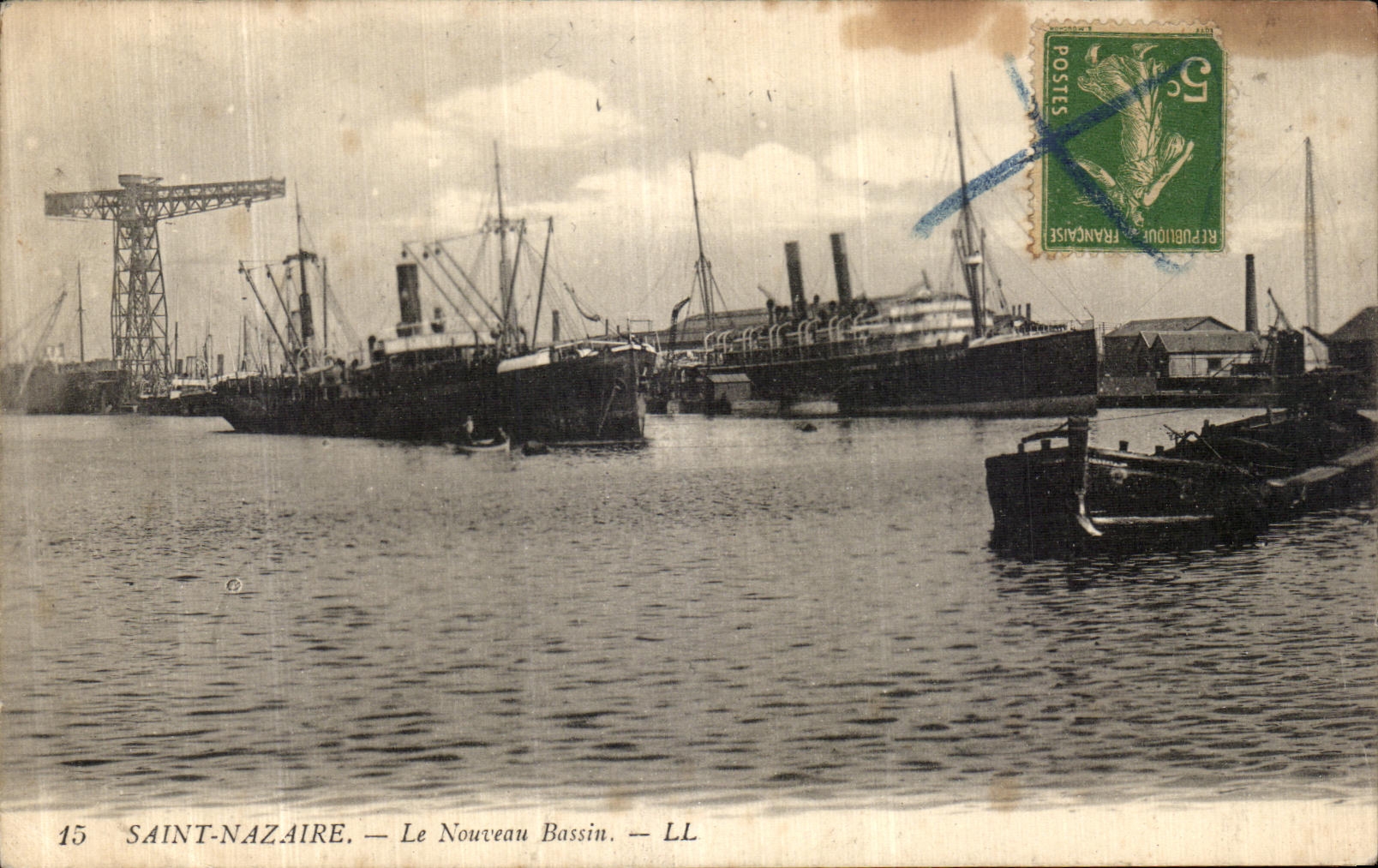 CPA Saint Nazaire La Nouveau Bassin Bateaux