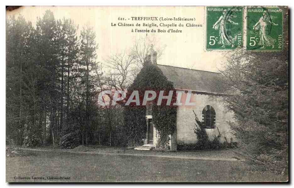 CPA Treffieux Le Chateau de Baiglie Chapelle du Chateau a L Entree du Bois d Indre
