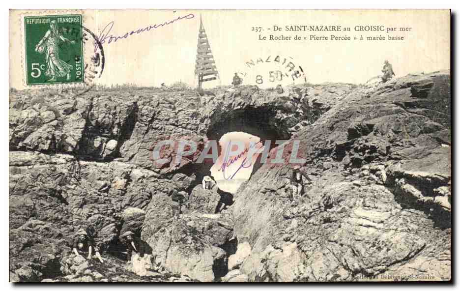 CPA De Saint Nazaire au Croisic par mer Le Rocher de Pierre Percee a Maree Basse