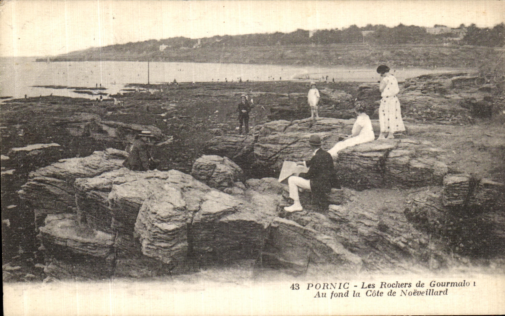 CPA Pornic Les Rochers de Gourmalo Au Fond la Cote de Noeveillard