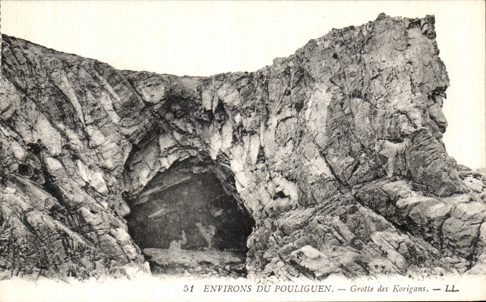 CPA Environs Du Pouliguen Grotte des Korigans