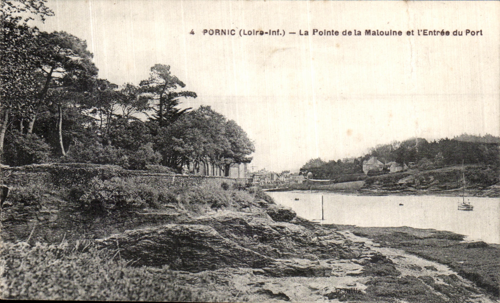 CPA Pornic La Pointe de la Malouine et l Entree du Port