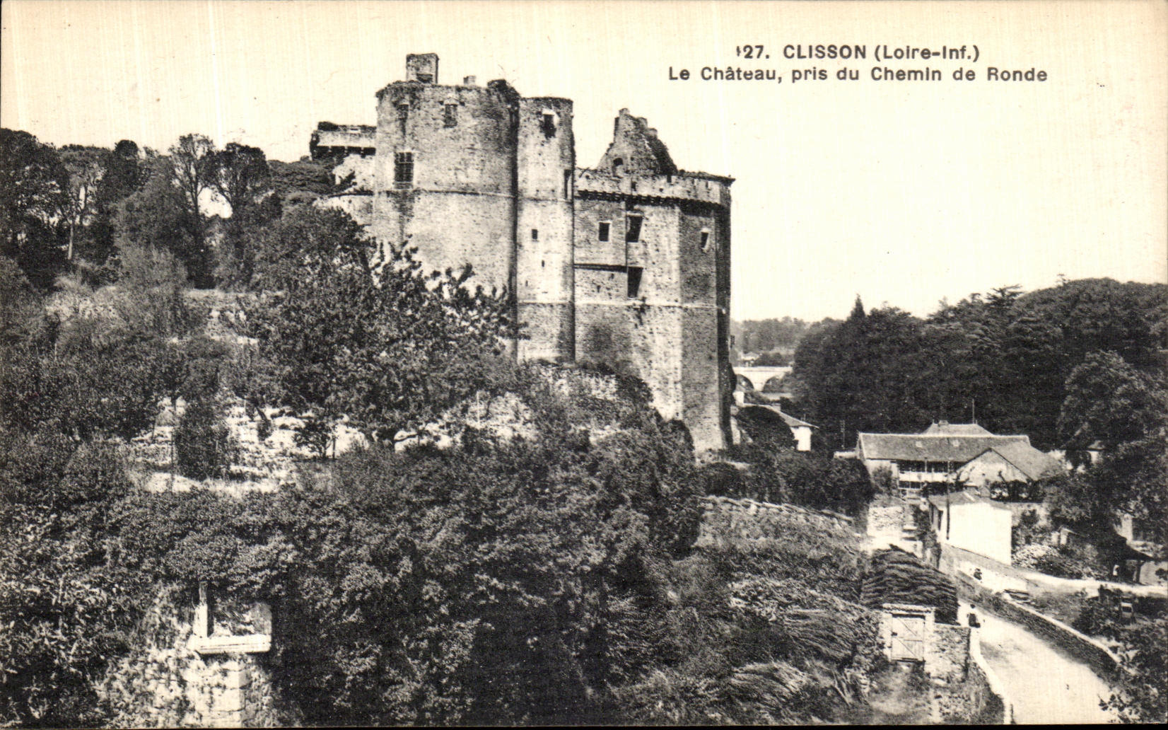 CPA Clisson Le Chateau pris du Chemin de Ronde