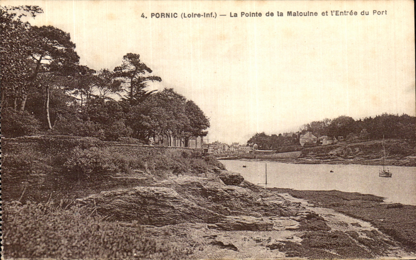 CPA Pornic La Pointe de la Malouine et l Entree du Port 