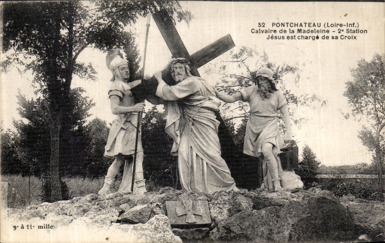 CPA Pontchateau Calvaire de la Madeleine Station Jesus est Charge de sa Croix 