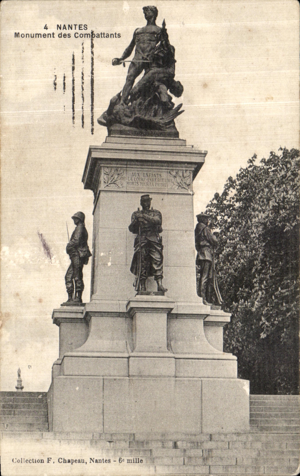 CPA Nantes Monument des Combattants Militaria