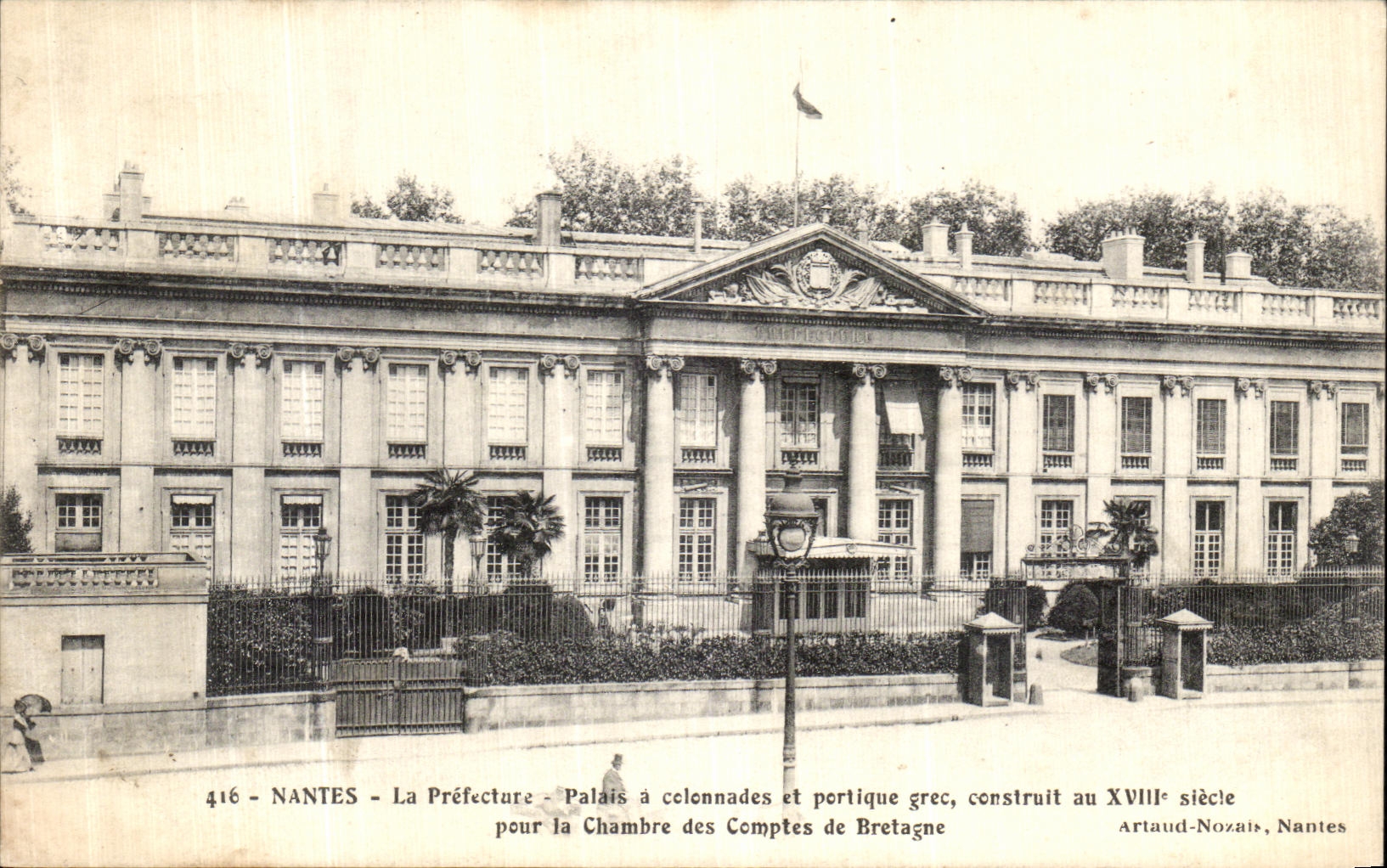 CPA Nantes La Prefecture Palais a Colonnades et portique grec