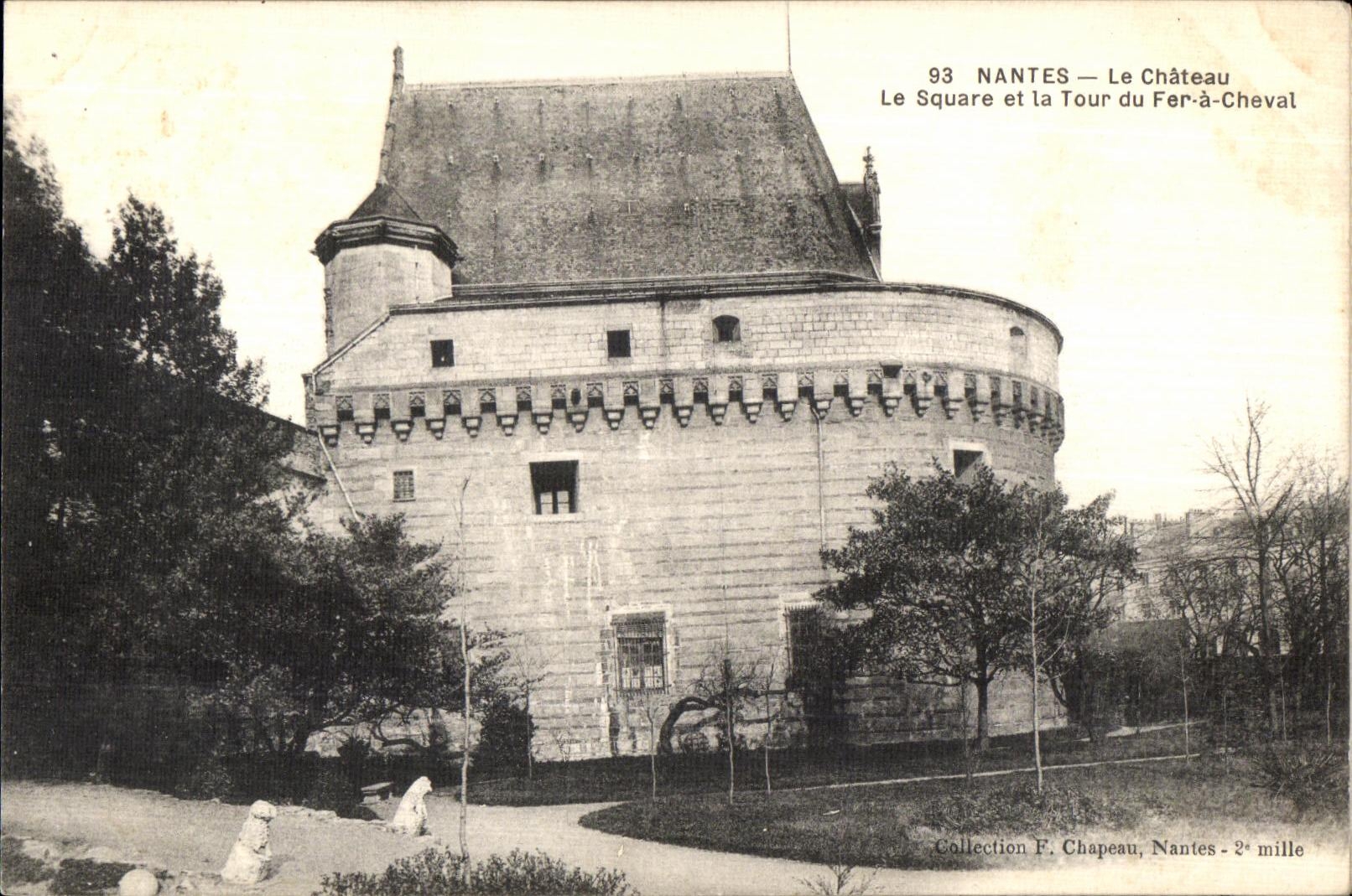 CPA Nantes Chateau Le Square et la Tour du Fer a Cheval 
