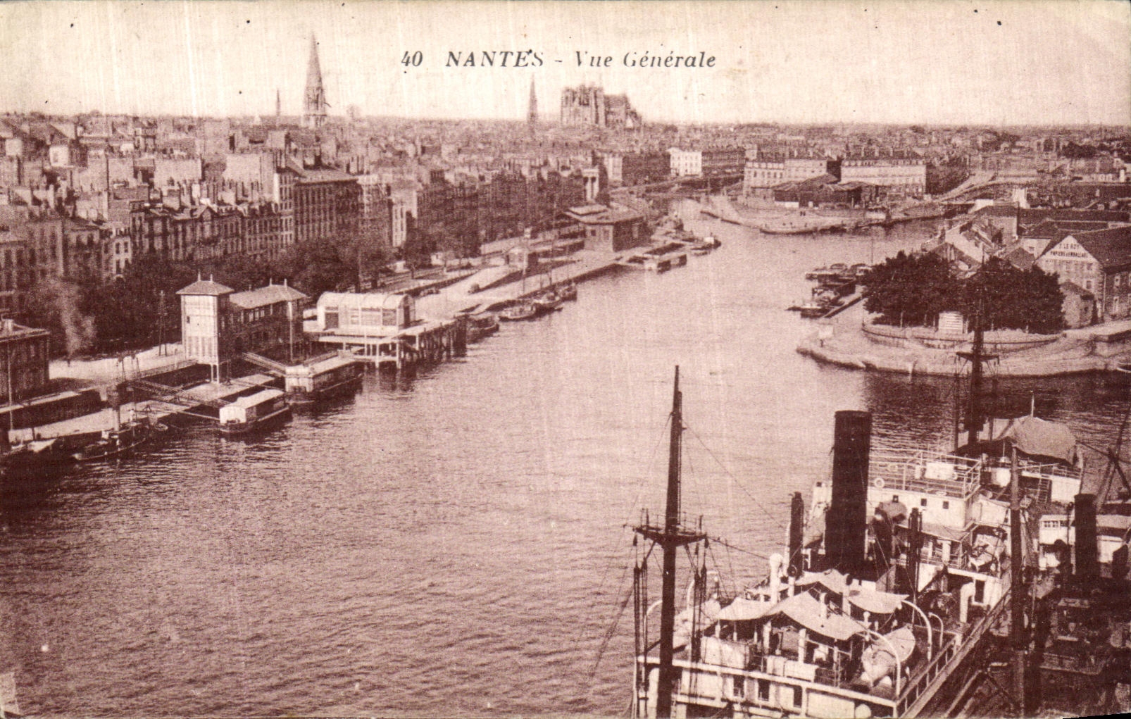 CPA Nantes Vue Generale Bateau