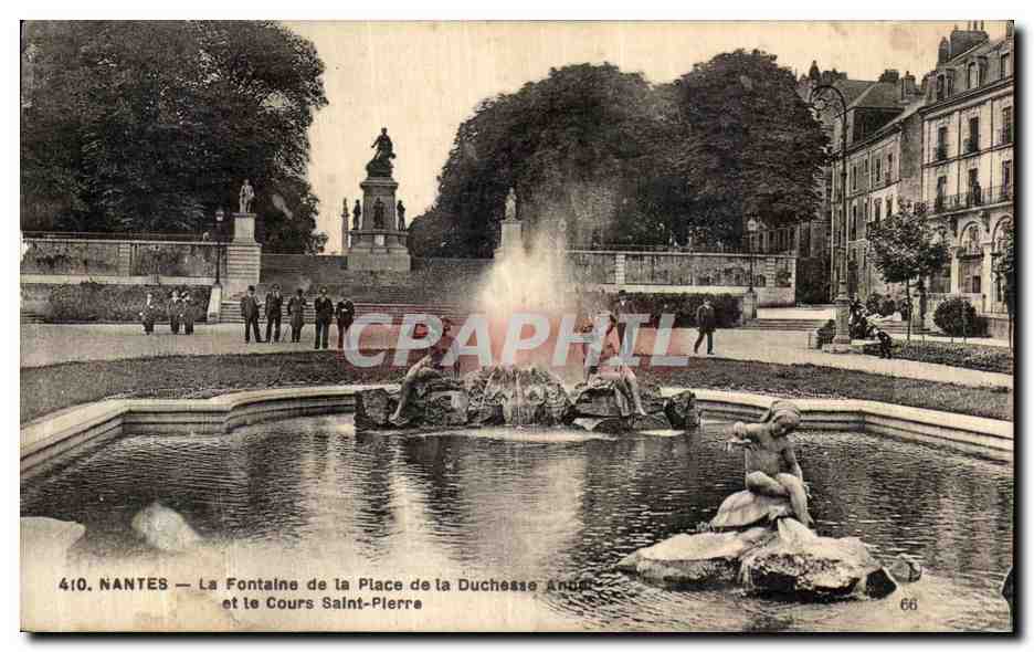 CPA Nantes La Fontaine de la Place de la Duchesse Anne Et Le Cours Saint Pierre 