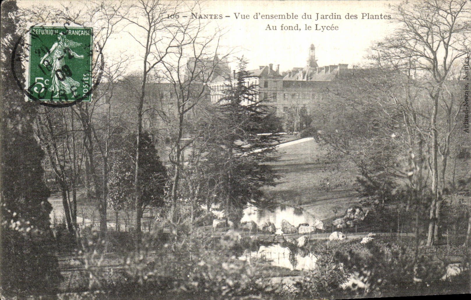 CPA Nantes Vue d ensemble du Jardin des Plantes Au Fond Le lycee