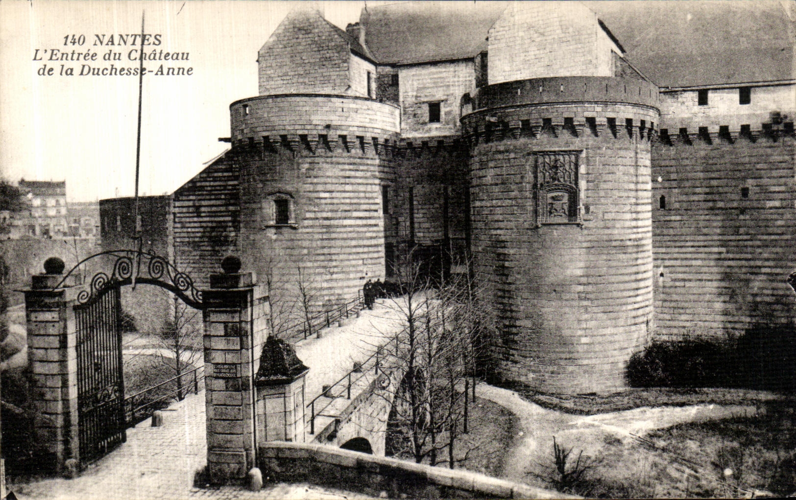 CPA Nantes L Entree Du Chateau de la Duchesse Anne