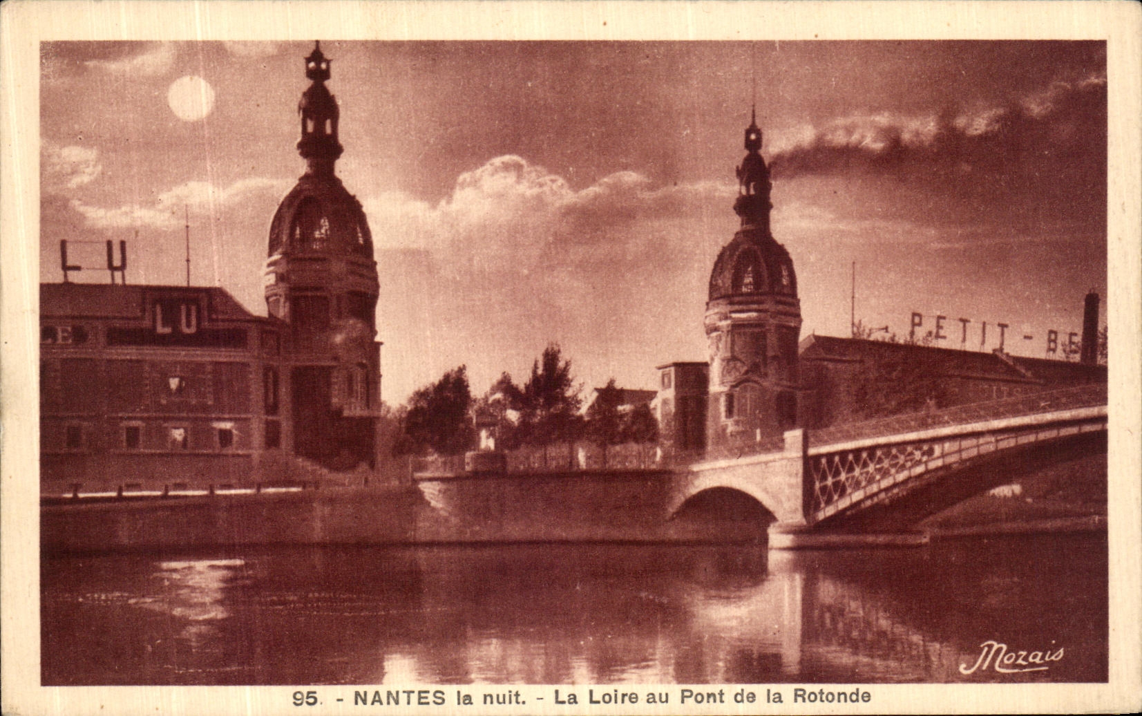 CPA Nantes La nuit La Loire au pont de la Rotonde Biscuits Lu