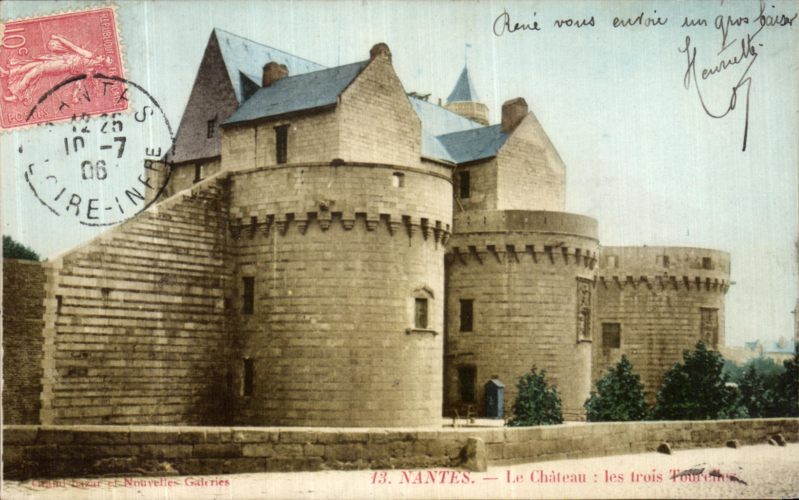 CPA Nantes Le Chateau Les Trois Tours 