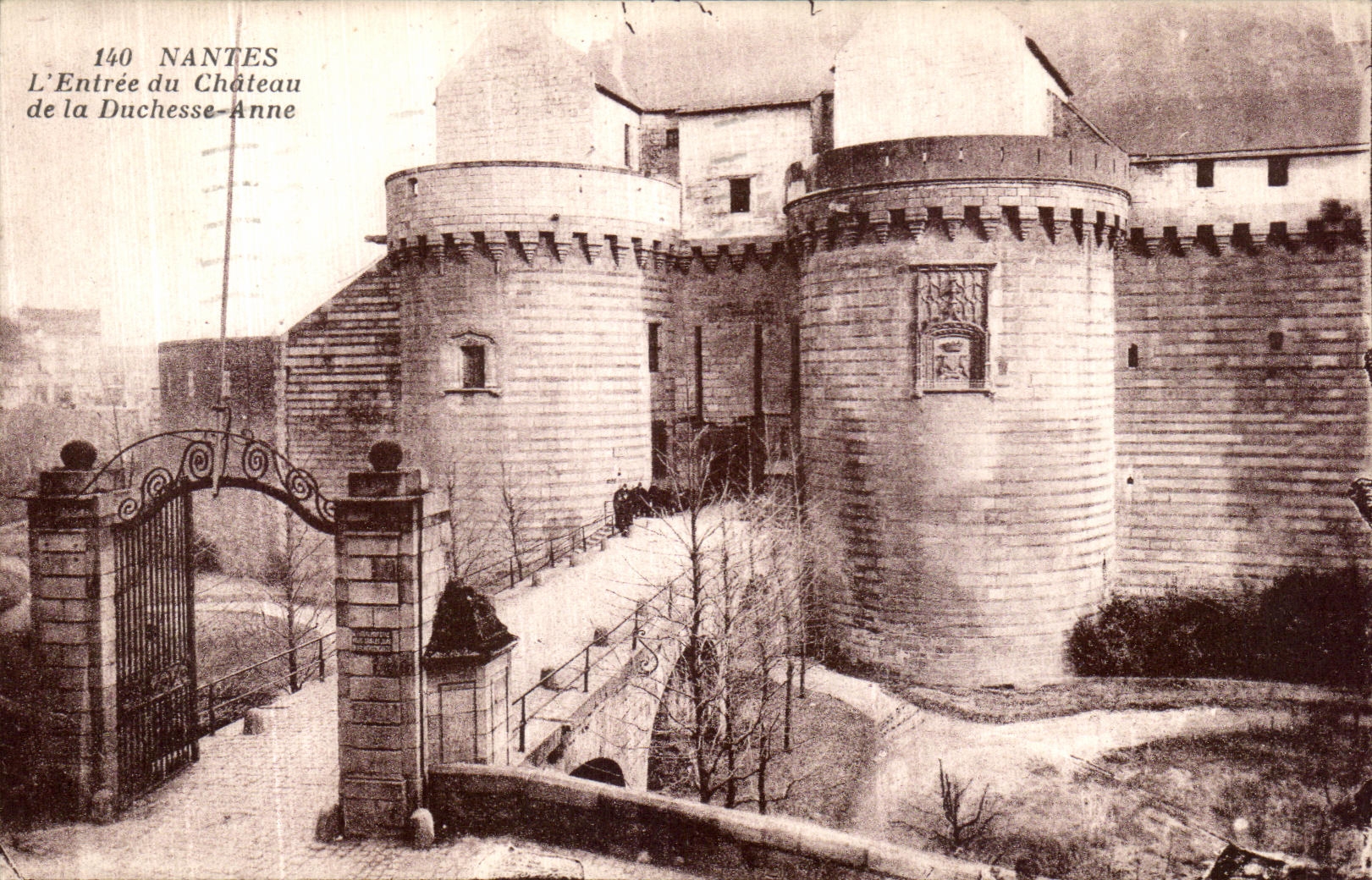 CPA Nantes Entree du Chateau De La Duchesse Anne 