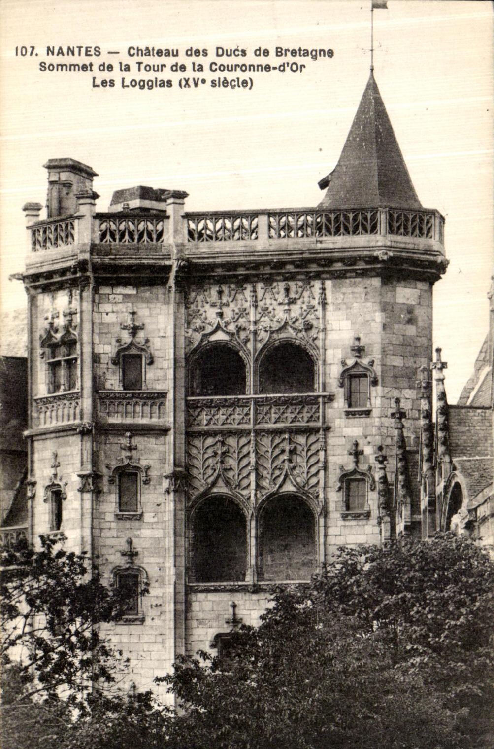 CPA Nantes Chateau des Ducs de Bretagne Sommet de La Tour de La Couronne d or Les Loggias