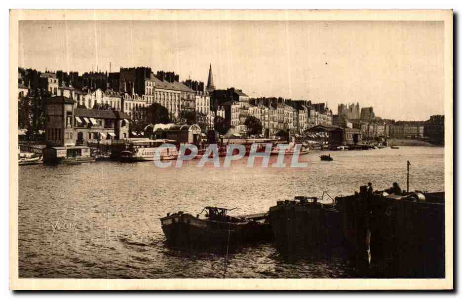 CPA Nantes Le Port Chalands et Vedettes Bateaux