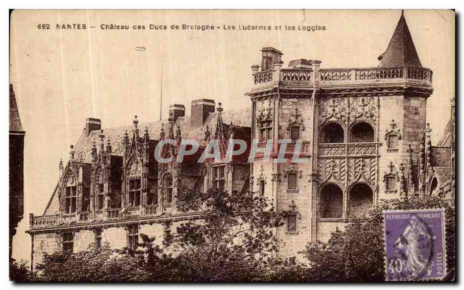 CPA Nantes Chateau des Ducs Bretage Les lucarnes et les loggias