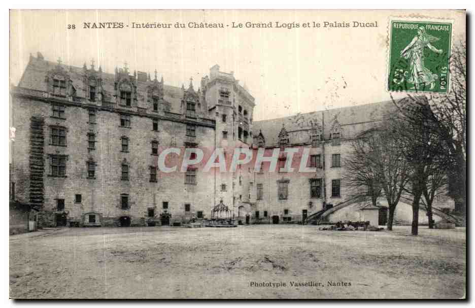 CPA Nantes Interieur du Chateau Le Grand Logis et le palais ducal