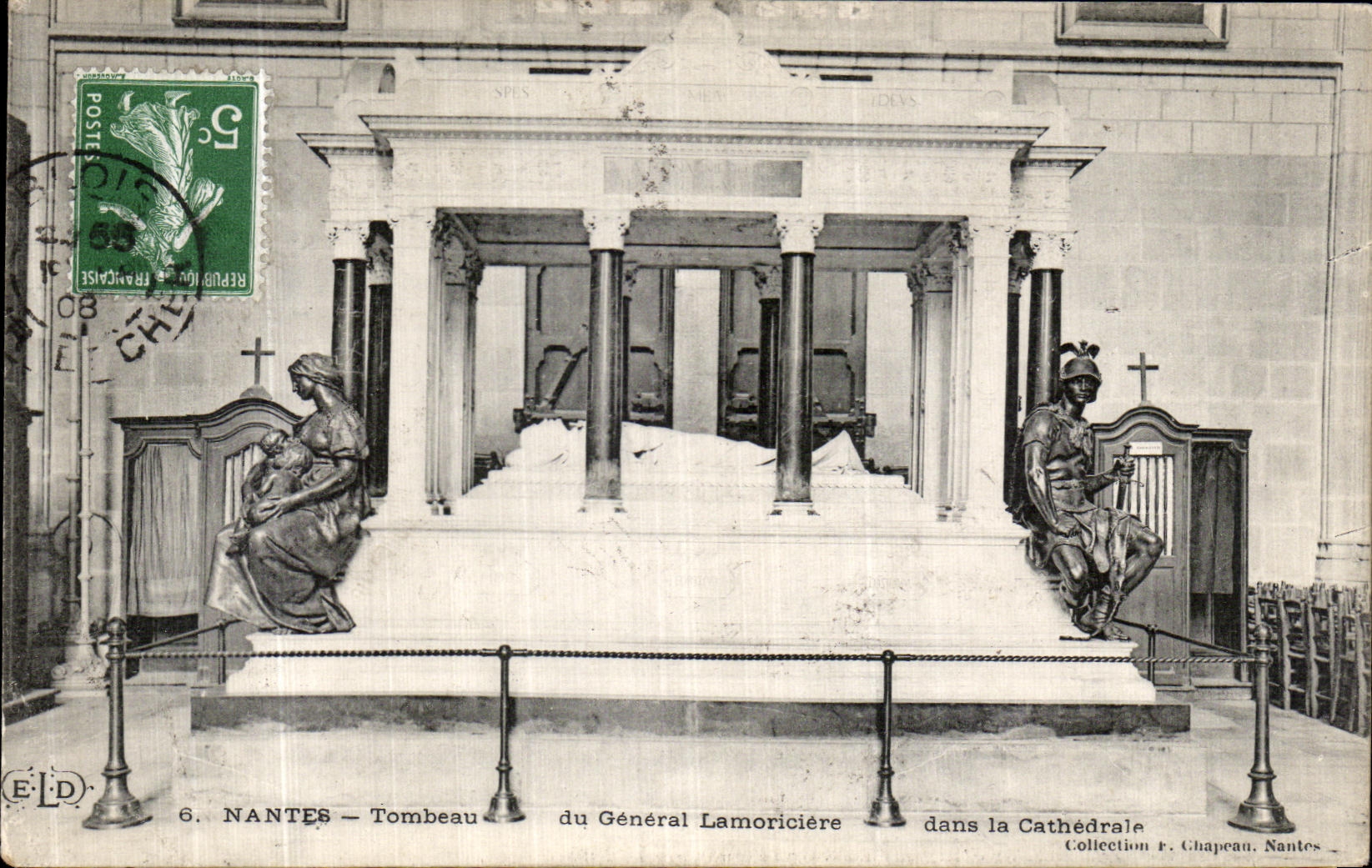 CPA Nantes Tombeau De Generale Lamoriciere dans la cathedrale