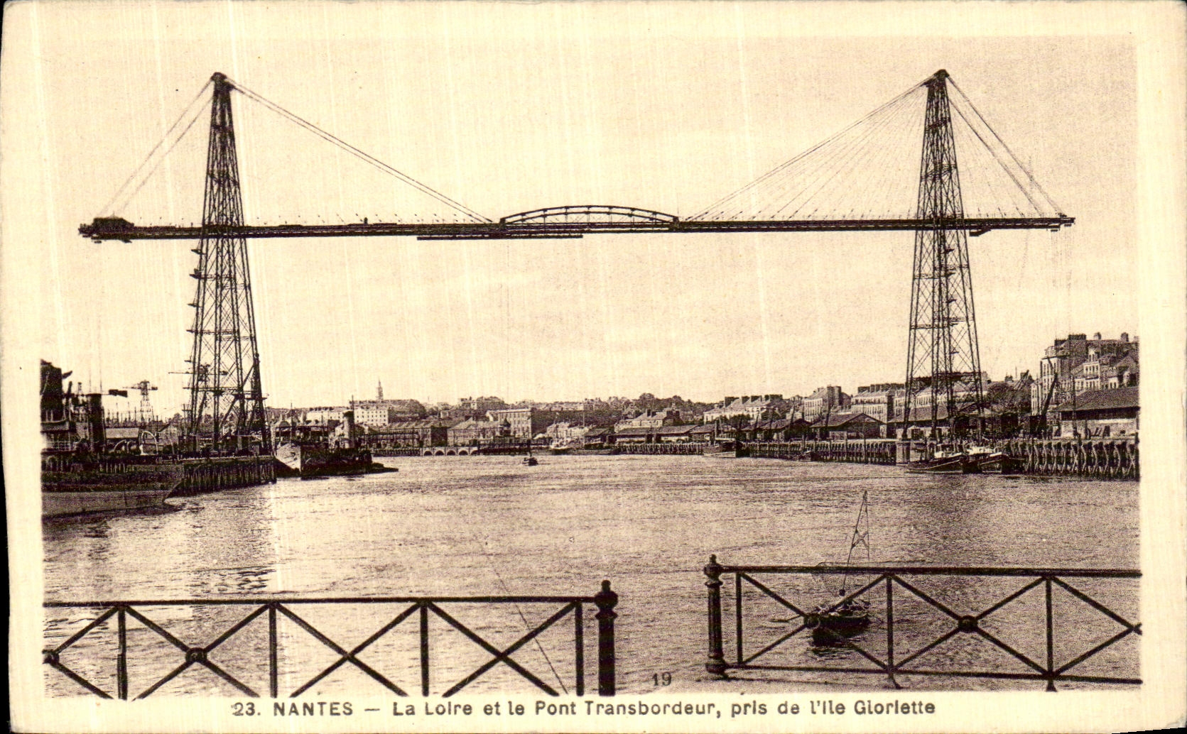 CPA Nantes La Loire Et Le Pont Transbordeur pris de l Ile Gloriette