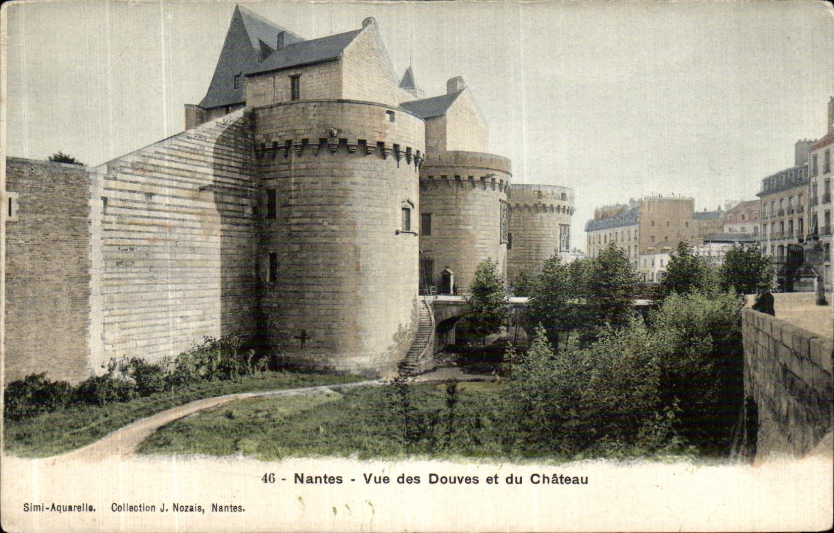 CPA Nantes Vue Des Douves et Du Chateau 