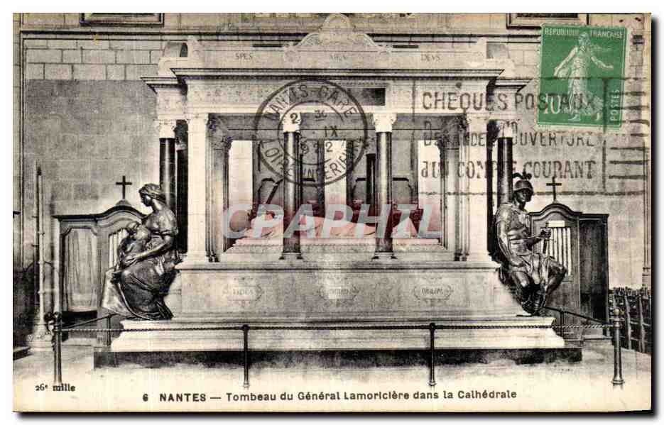 CPA Nantes Tombeau du General Lamoriciere dans La Cathedrale