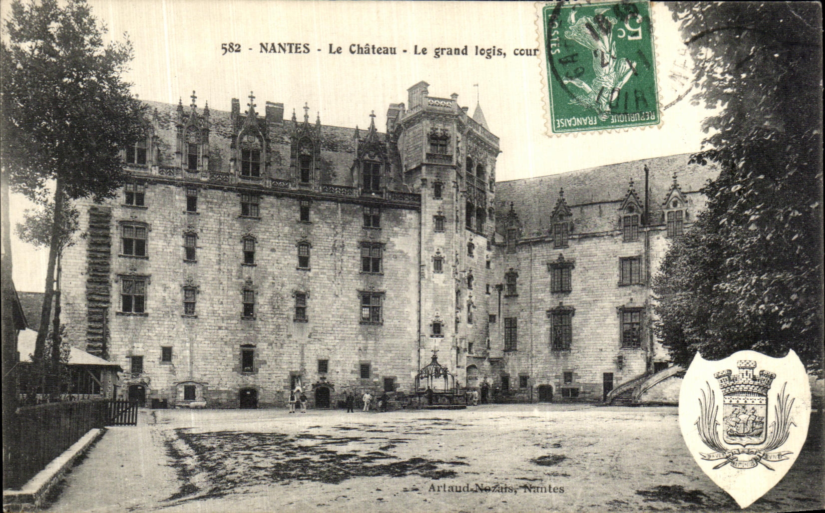 CPA Nantes Le Chateau Le Grand logis Cour 