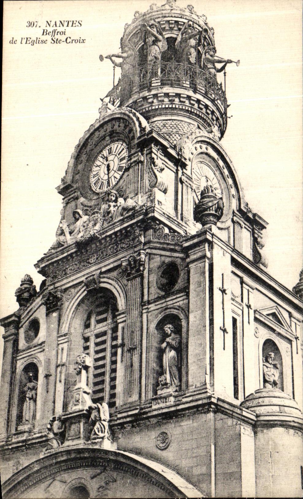 CPA Nantes Beffroi de l Eglise Ste Croix 