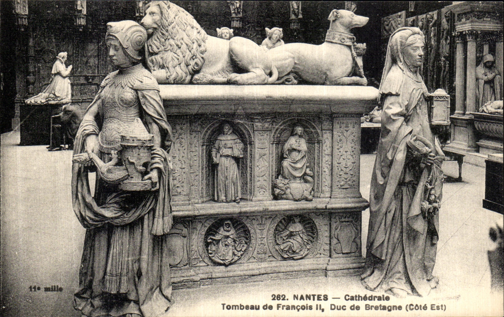 CPA Nantes Cathedrale Tombeau de Francois II Duc de Bretagne Lion