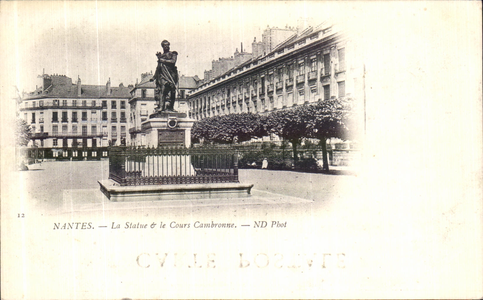 CPA Nantes La Statue de la Cours Cambronne 