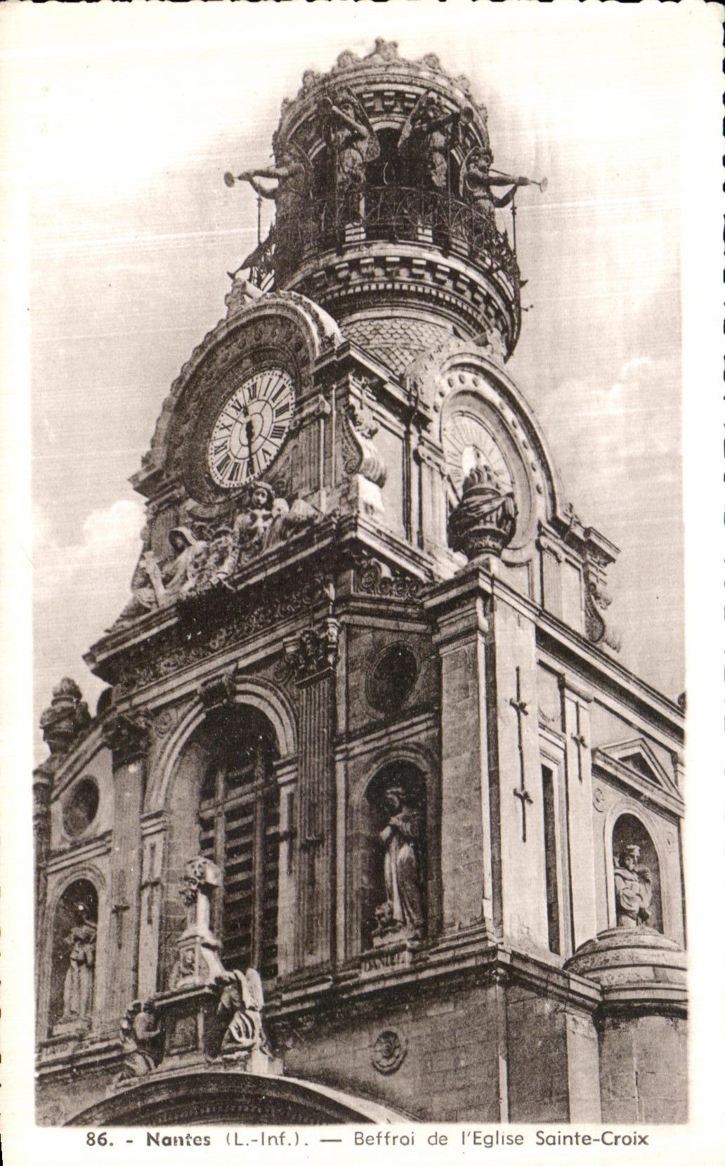 CPA Nantes Beffroi de l Eglise Sainte Croix 