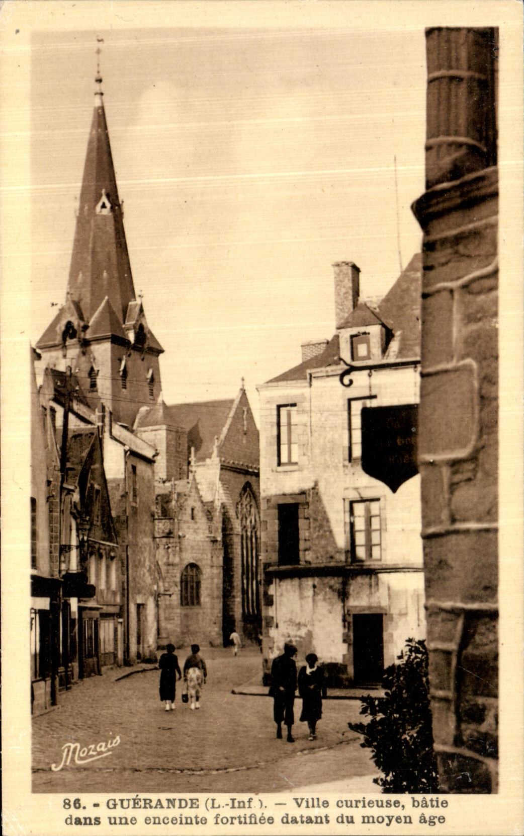 CPA Guerande Ville Curieuse Batie Dans Une Enceinte Fortifiee Datant du Moyen Age 