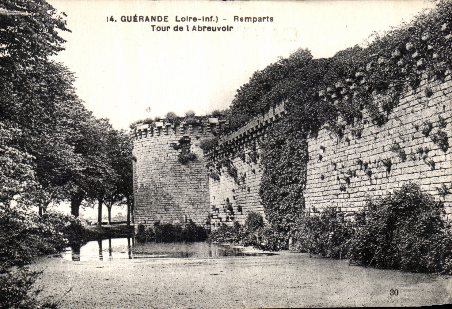 CPA Guerande Remparts Tour De L Abreuvoir