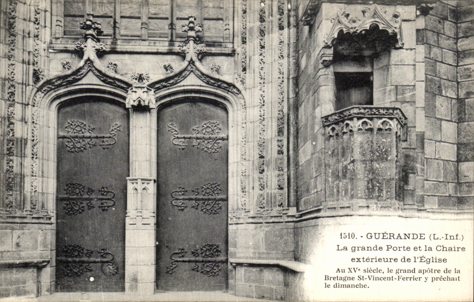 CPA Guerande La Grande Porte et la Chaire Exterieure de l Eglise 