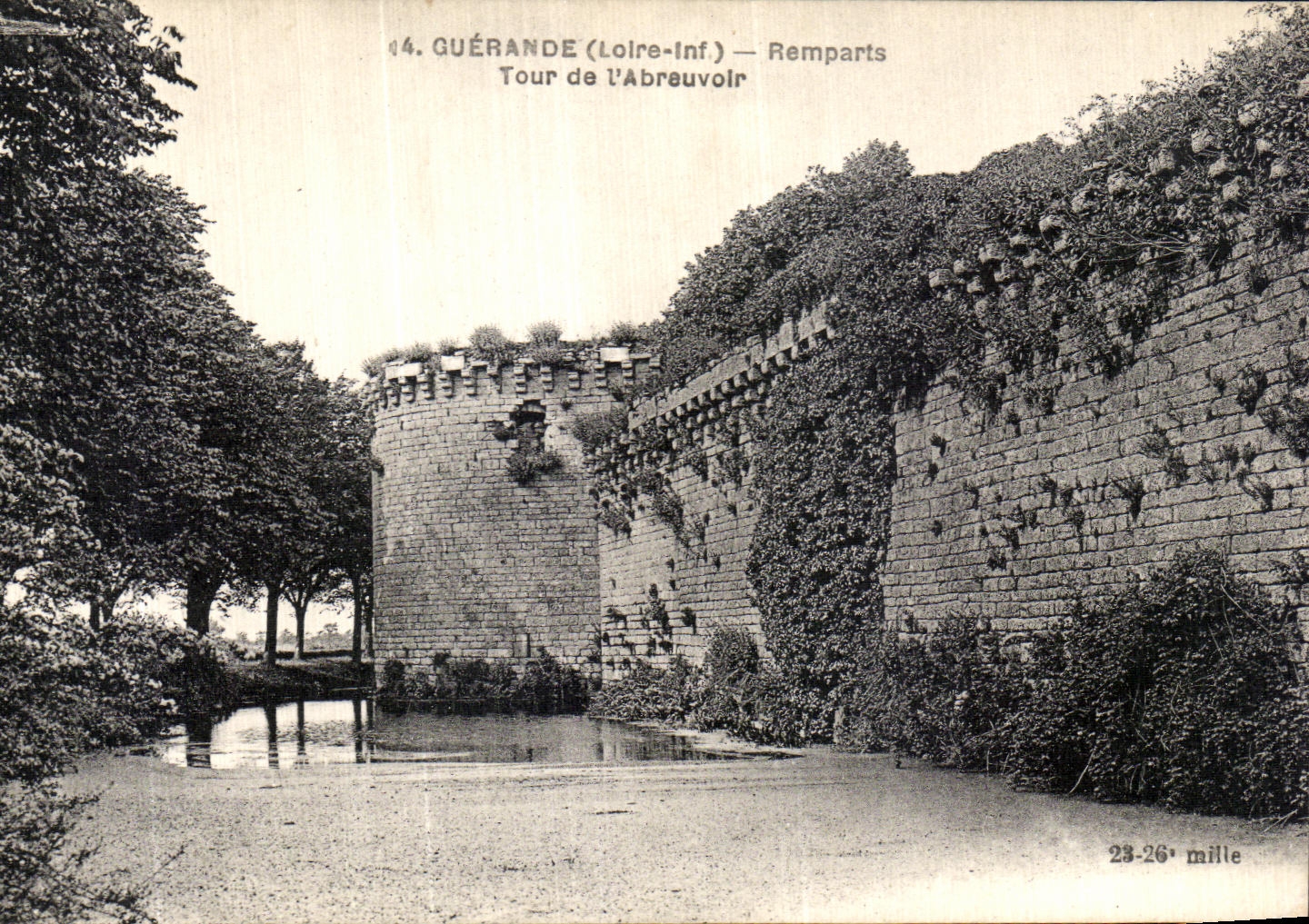 CPA Guerande Remparts Tour De L Abreuvoir 