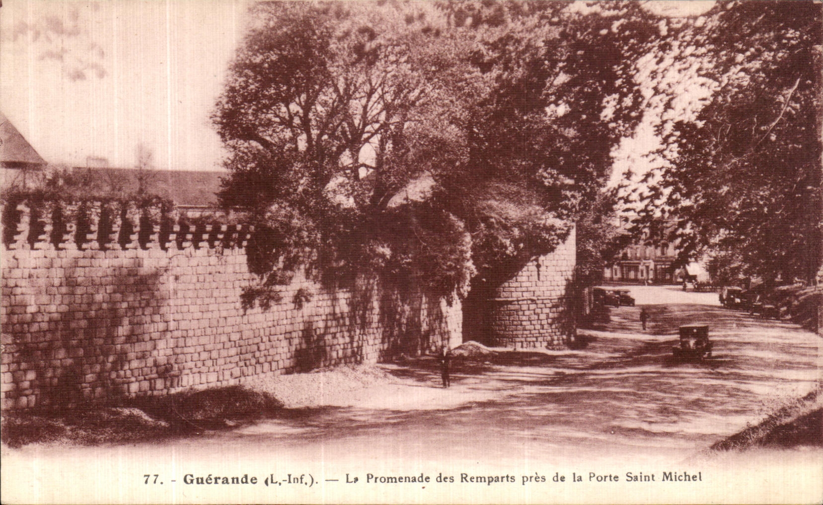 CPA Guerande La Promenade des Remparts Pres De La Porte Saint Michel 