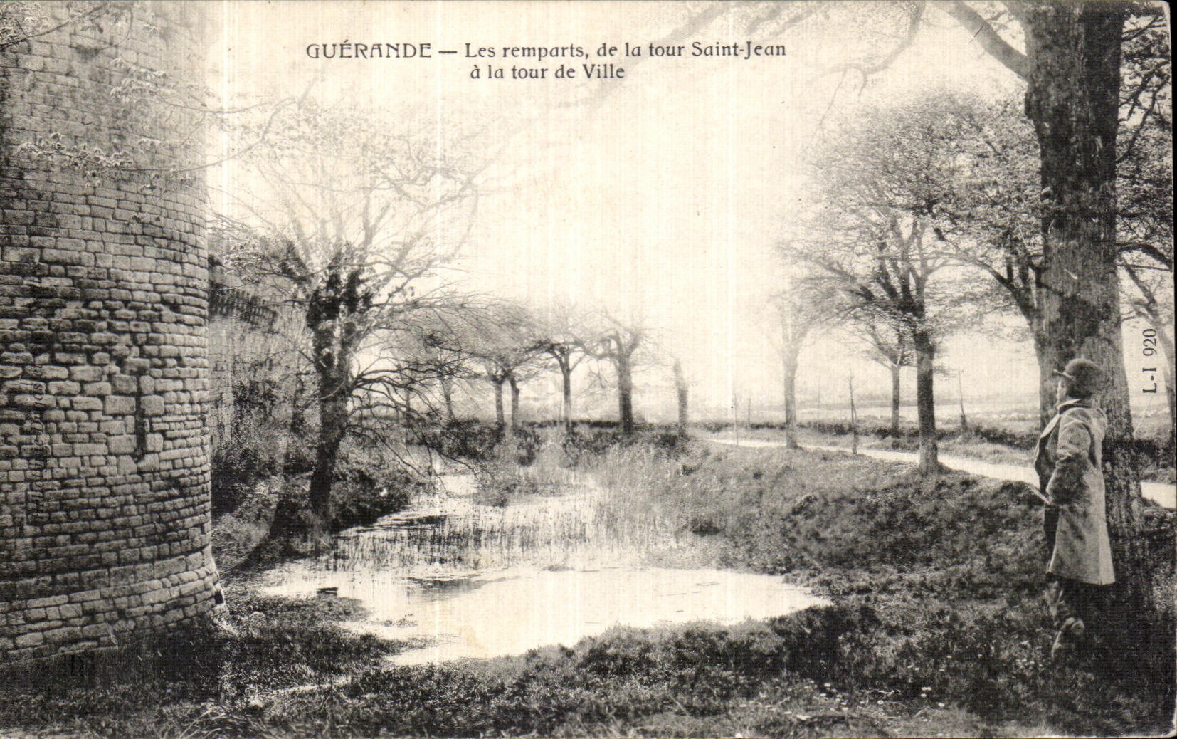 CPA Guerande Les Remparts de L aTour Saint Jean a la Tour de Ville