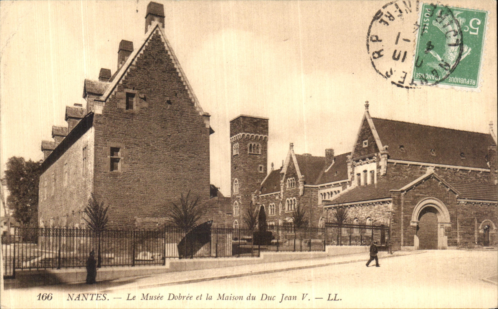 CPA Guerande Le Musee Dobree et la Maison du Duc Jean V